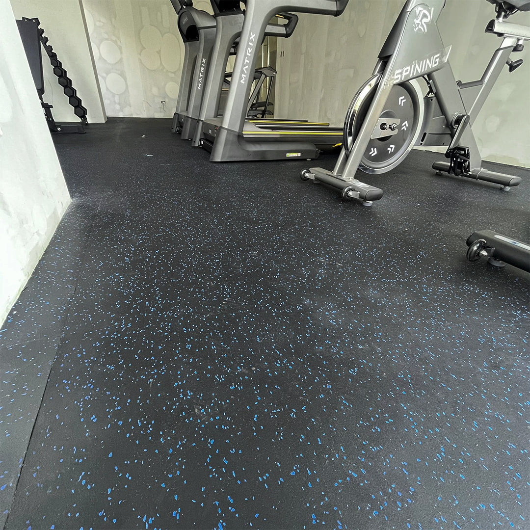 Piso de Caucho Negro con Puntos Azules de 100 x 100 x 0.6 cm (Rollo) image 1