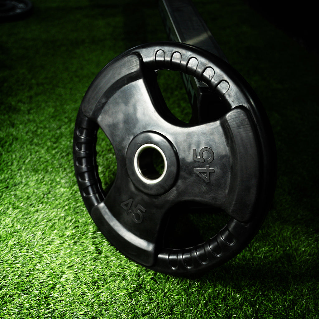 Disco Olimpico de 3 Agarres Negro de 45 lb image 1